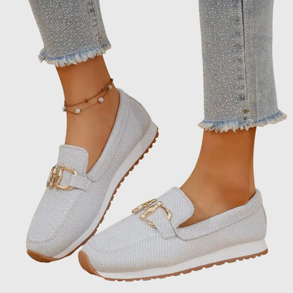 Fabianna | Mocasines para mujer con hebilla y acabado texturizado elegantes | Cómodos