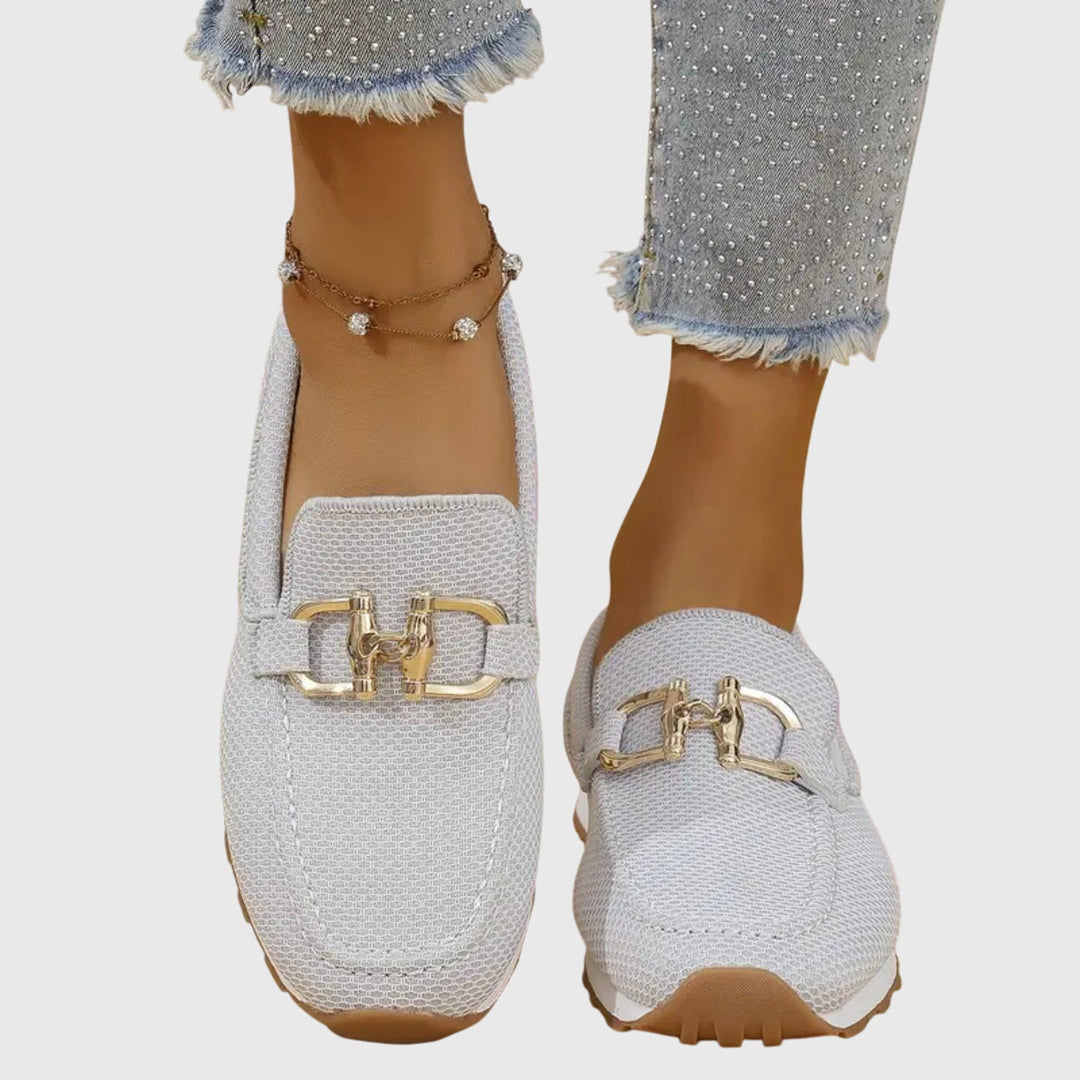 Fabianna | Mocasines para mujer con hebilla y acabado texturizado elegantes | Cómodos