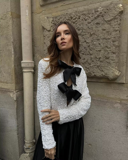 Ava: Blazer Corto con Lentejuelas y Lazo
