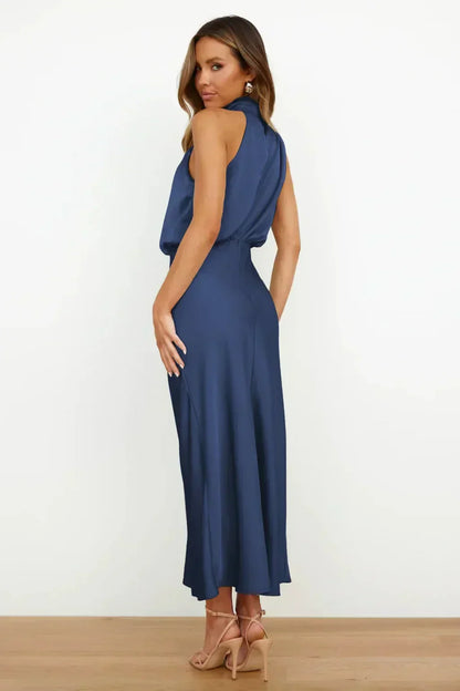 Laura | Vestido de noche de mujer chic con cuello halter y corte fluido
