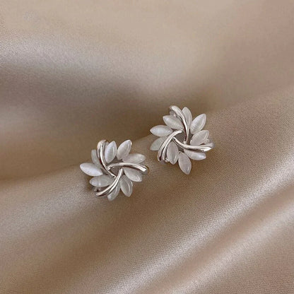 Pendientes de aro con flores de ópalo en oro