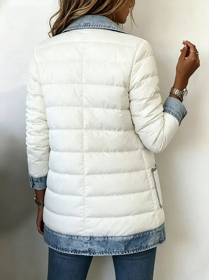 Chaqueta acolchada moderna con inserciones de denim